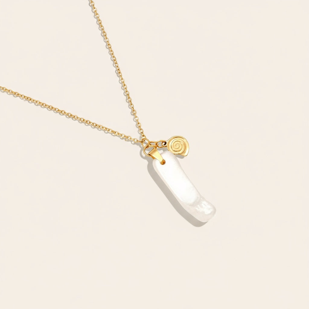 "Avinarara" Long Pearl And Snail Edelstahl Halskette
