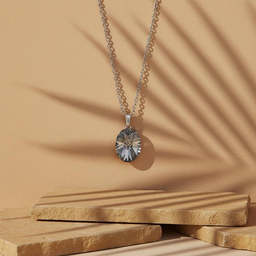 "Alenya" – Silberfarbene Halskette mit Swarovski-Anhänger (45+5 cm)