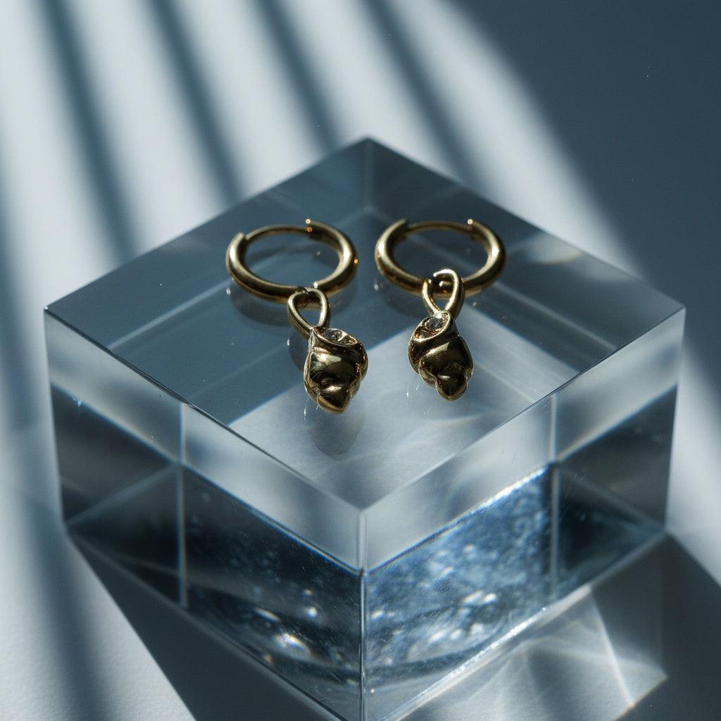 „Arinira“ Conch And Diamond Ohrringe