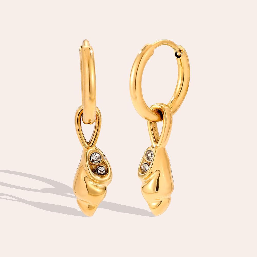 „Arinira“ Conch And Diamond Ohrringe-Goldharmonie