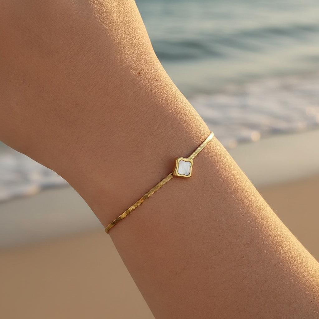 „Arinira“ Shell Flower Armband
