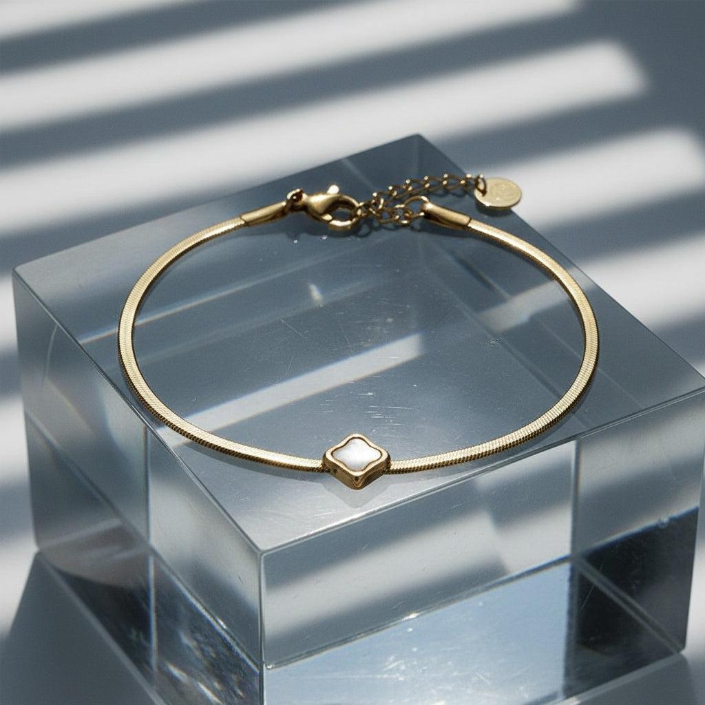 „Arinira“ Shell Flower Armband
