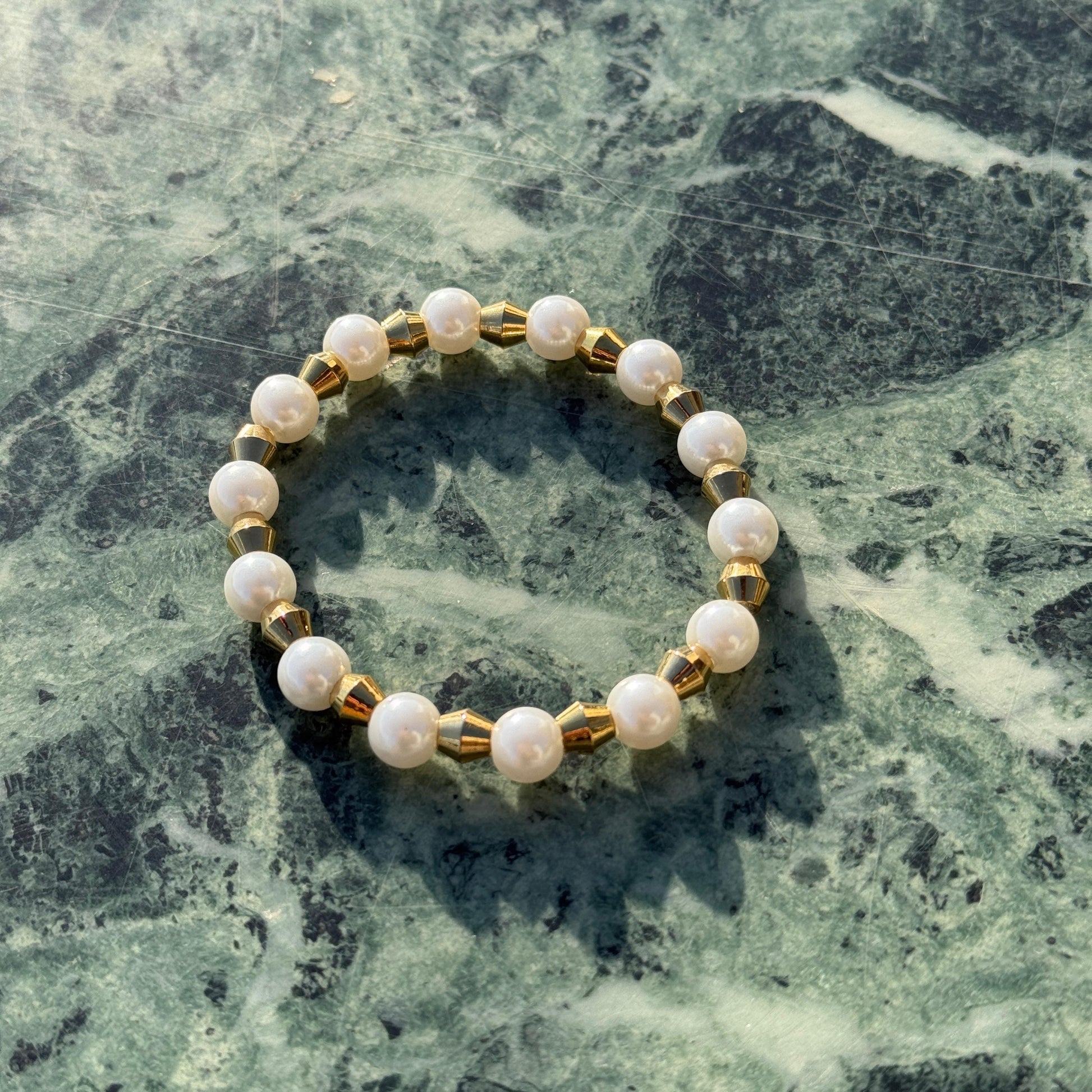 "Aurellia" – Elastisches Edelstahl-Kugelarmband mit Kunststoffelementen