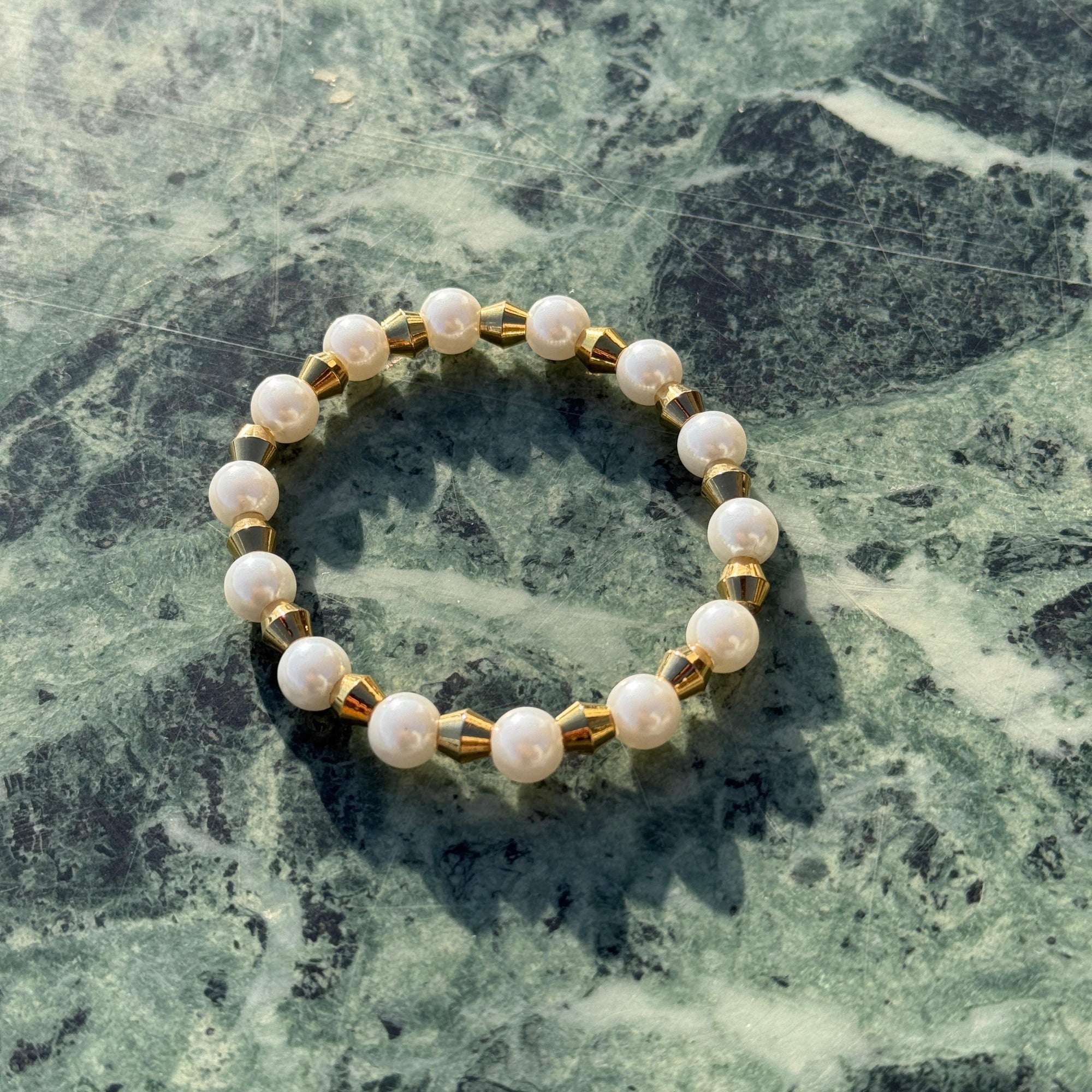 "Aurellia" – Elastisches Edelstahl-Kugelarmband mit Kunststoffelementen