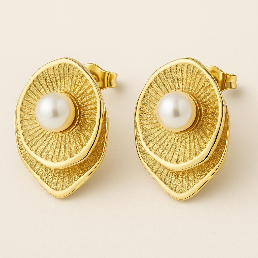 "Aurelya" – Ohrstecker mit Perlendetail-Goldharmonie