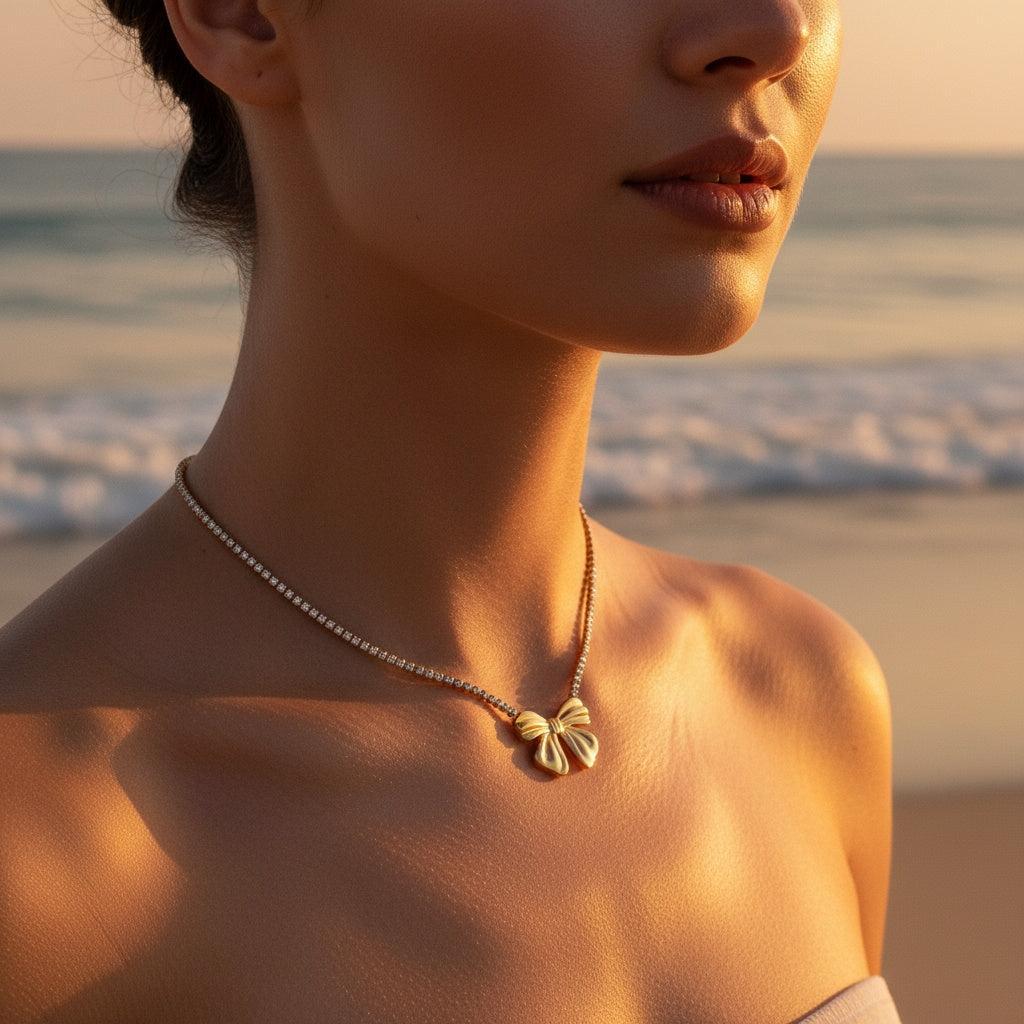 "Aurialayaeva" Bowtie In Diamond Chain Edelstahl Halskette