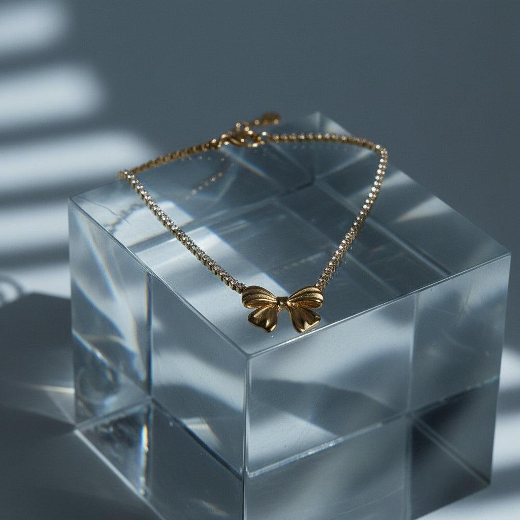 "Aurialayaeva" Bowtie In Diamond Chain Edelstahl Halskette