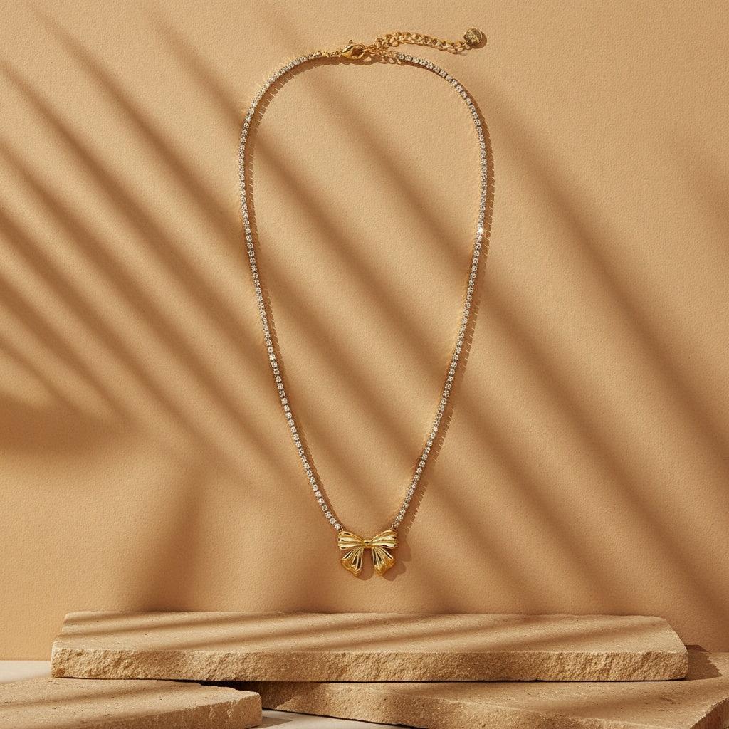 "Aurialayaeva" Bowtie In Diamond Chain Edelstahl Halskette