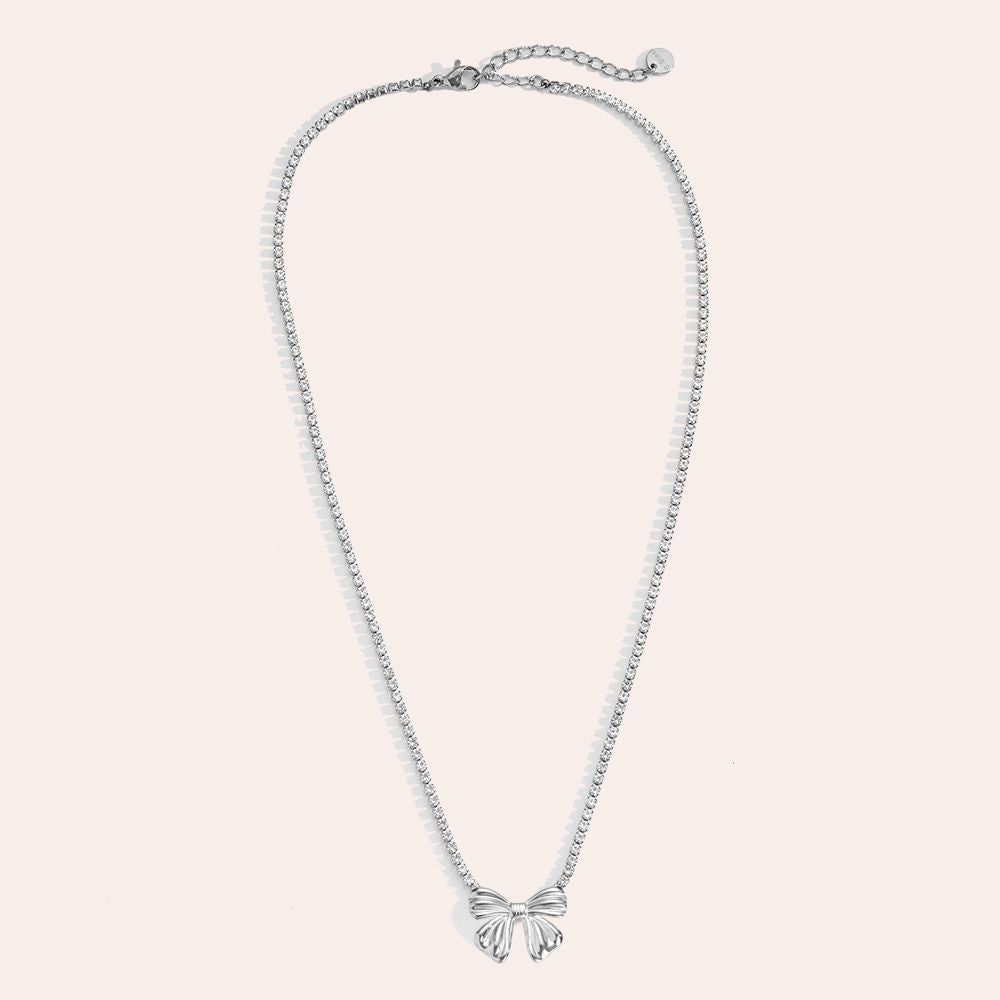 "Aurialayaeva" Bowtie In Diamond Chain Edelstahl Halskette