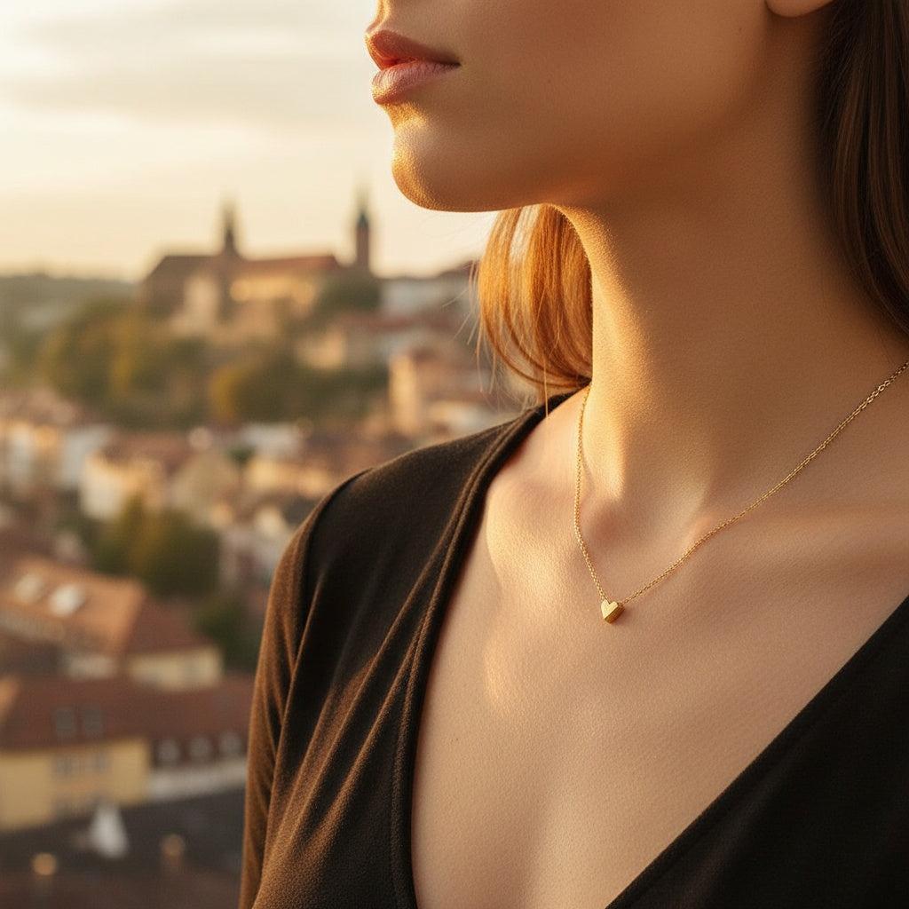 "Auriavelyne" Simple Heart In Thin Chain Edelstahl Halskette