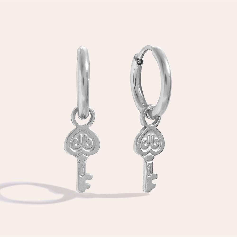 „Avalaraa“ Cute Key Ohrringe