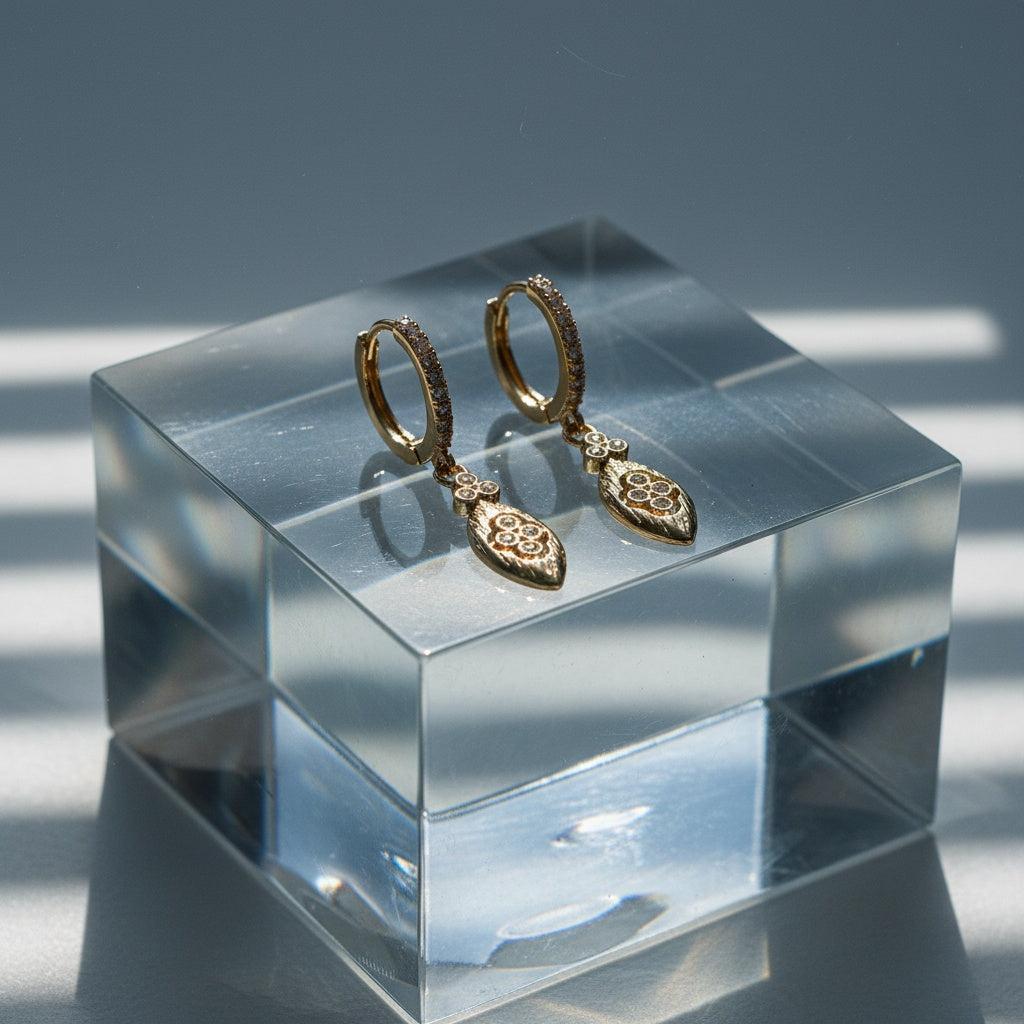 „Avavivaa“ Sparkling Diamond Dots Vergoldete Ohrringe