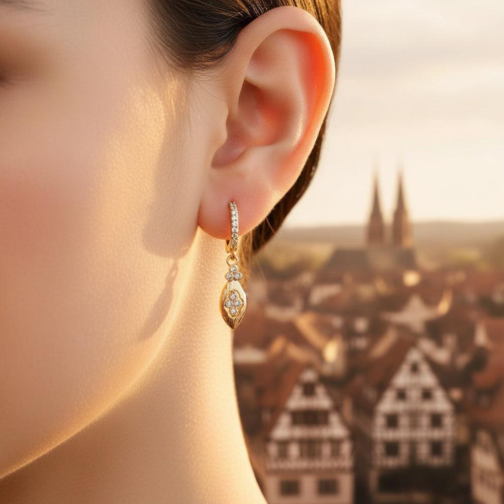 „Avavivaa“ Sparkling Diamond Dots Vergoldete Ohrringe