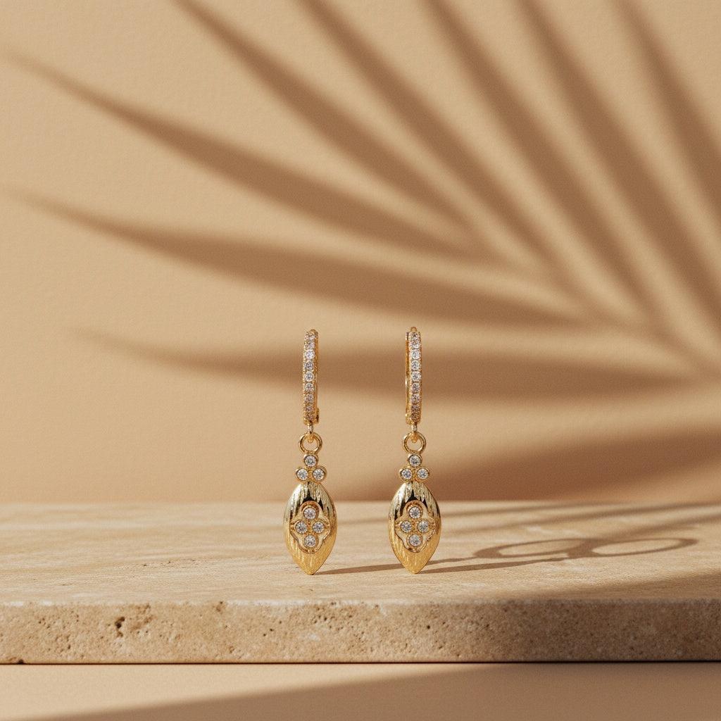 „Avavivaa“ Sparkling Diamond Dots Vergoldete Ohrringe