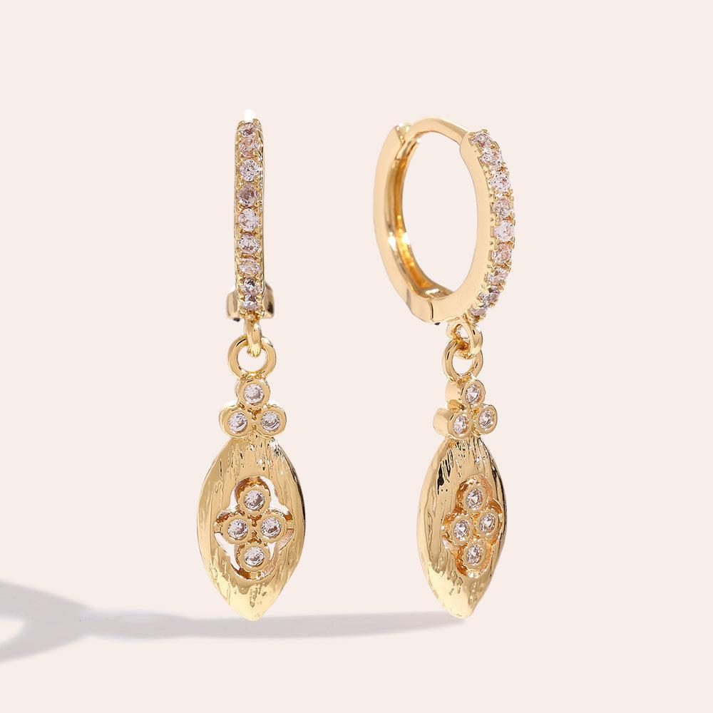 „Avavivaa“ Sparkling Diamond Dots Vergoldete Ohrringe-Goldharmonie