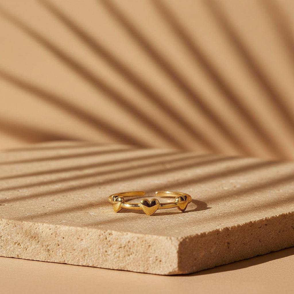 Avellin - Three Tiny Heart Ring