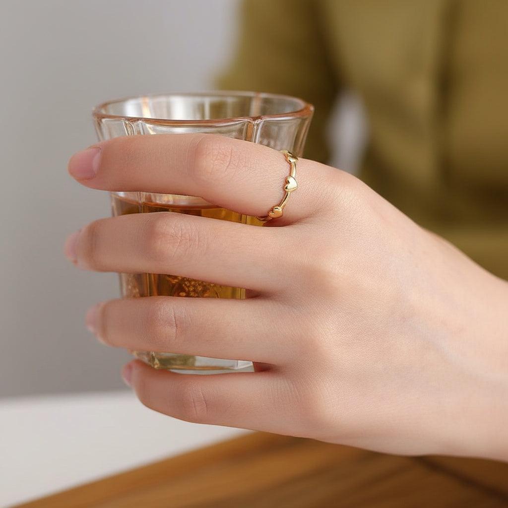 Avellin - Three Tiny Heart Ring