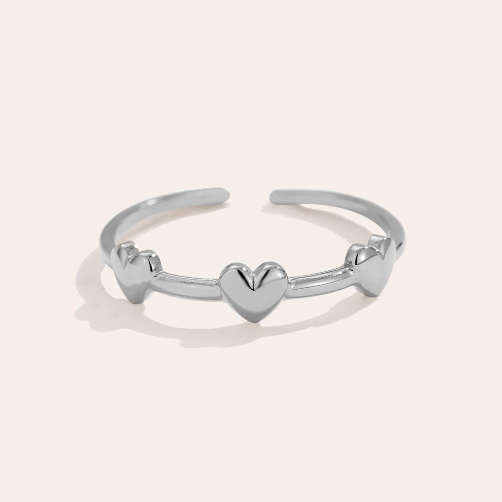 Avellin - Three Tiny Heart Ring