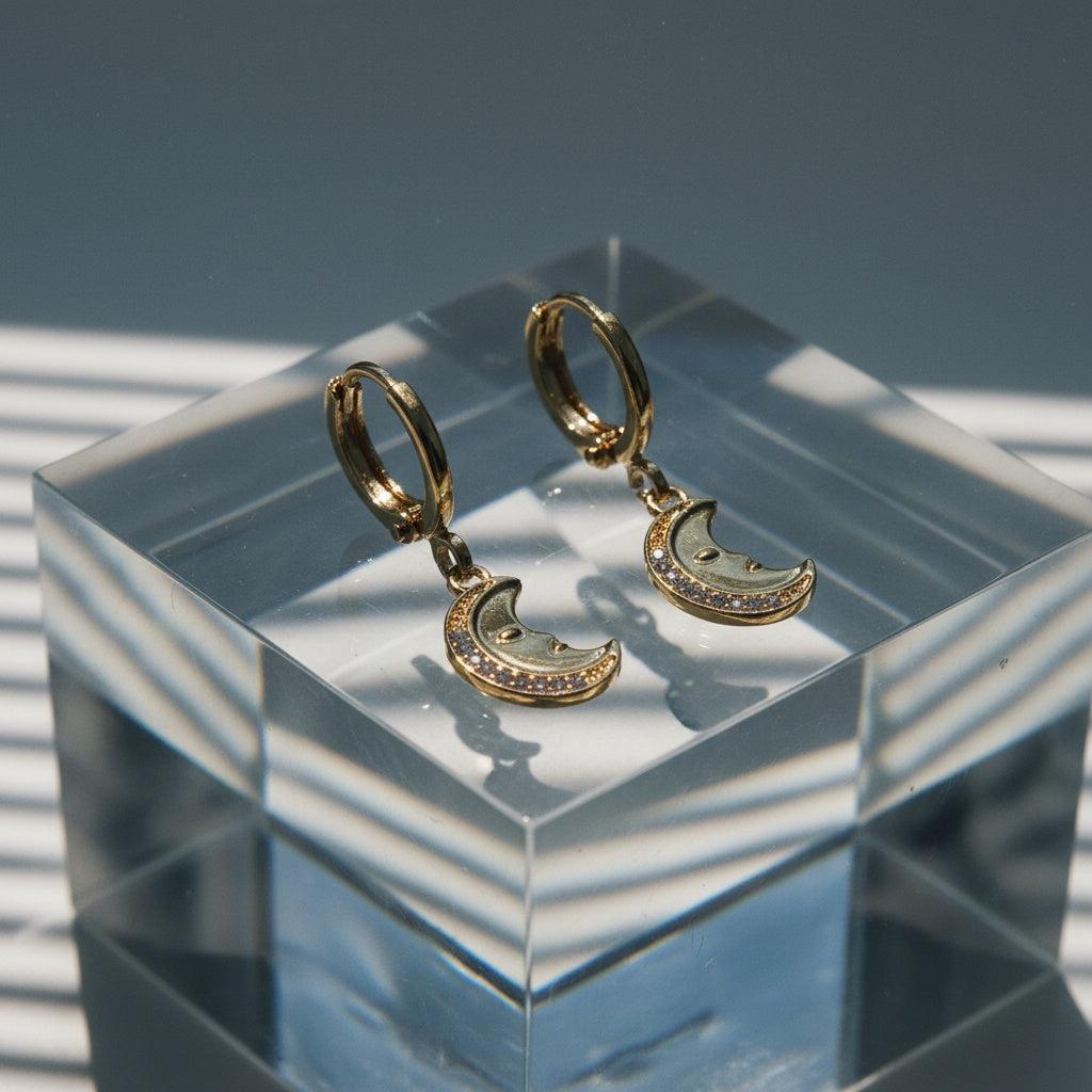 „Avelriva“ Diamond Moon Face Vergoldete Ohrringe
