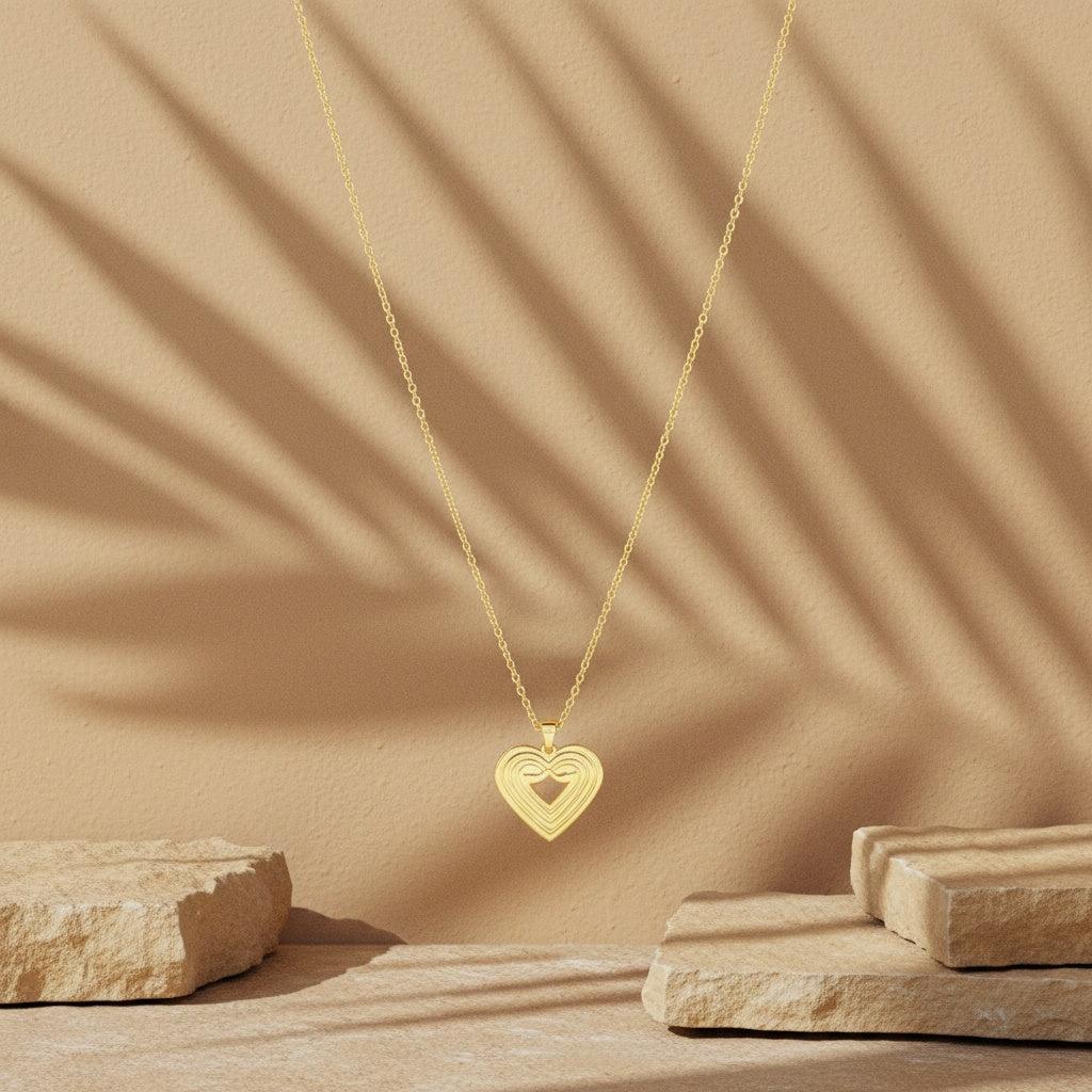 "Avinarayne" Striped Heart Edelstahl Halskette