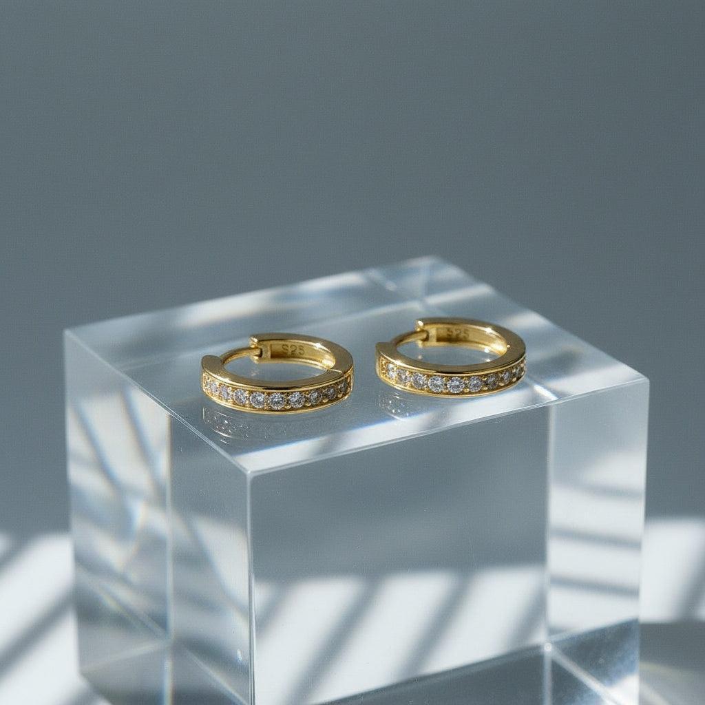 „Azaria“ – 925 Silber-Creolen mit zehn Zirkonia