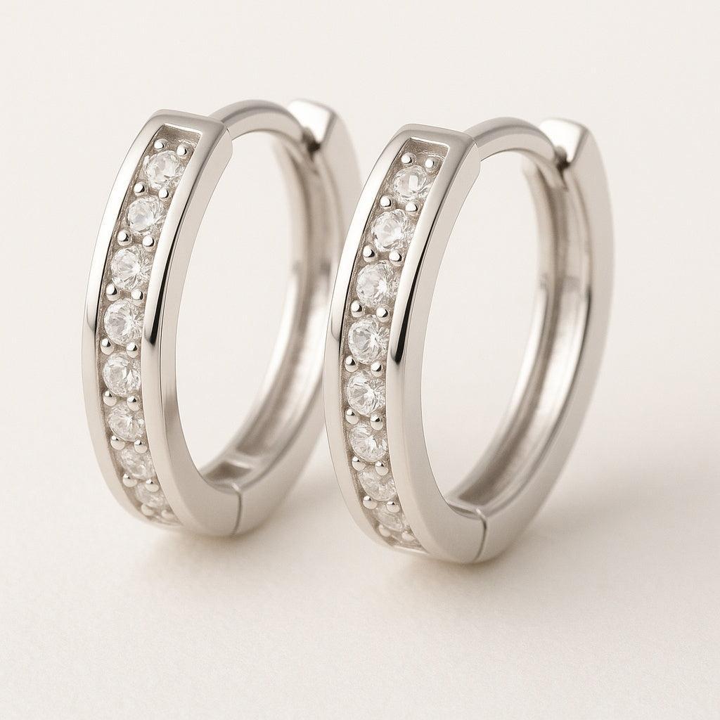 „Azaria“ – 925 Silber-Creolen mit zehn Zirkonia