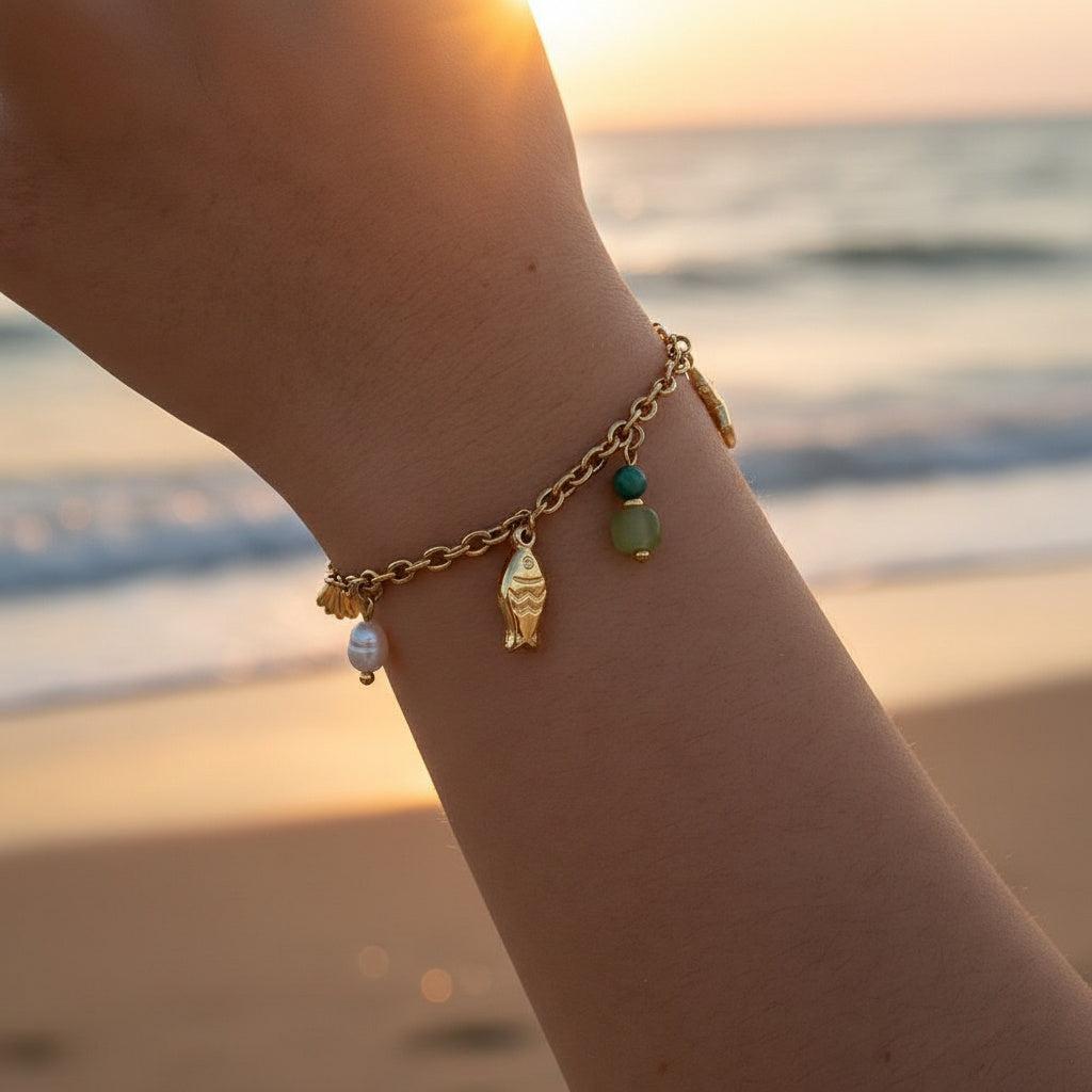 „Calypsi“ – Edelstahl-Arm­kette mit Süßwasserperlen & Meeres-Charms, 16 cm + 3 cm