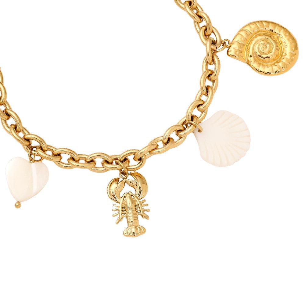 „Coralia“ – Edelstahl-Arm­kette mit Muschel- & Süßwasser­perlen-Charms, 19 cm
