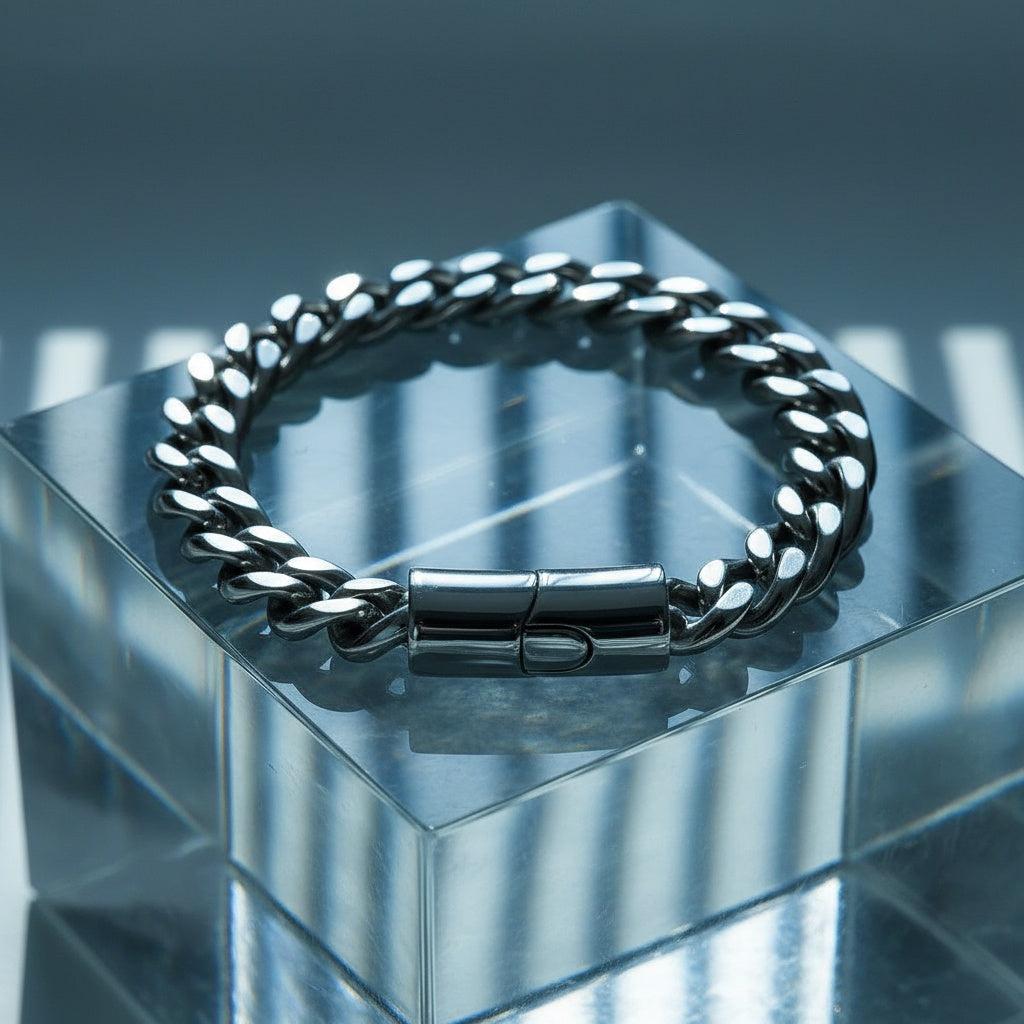 "Corvian" – Silberfarbenes Panzerarmband mit Magnetverschluss, 21,5 + 1 cm