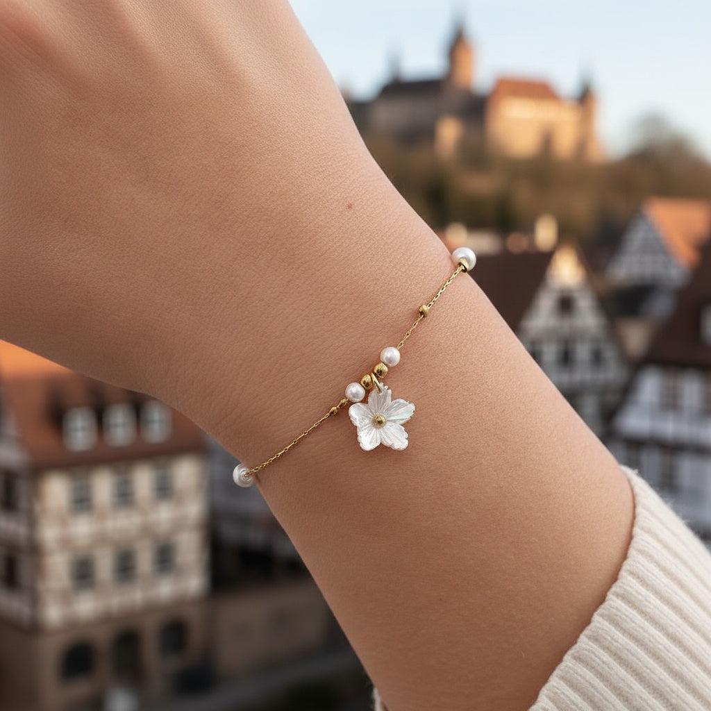 „Elinara“ Pearl Dots And Flower Armband