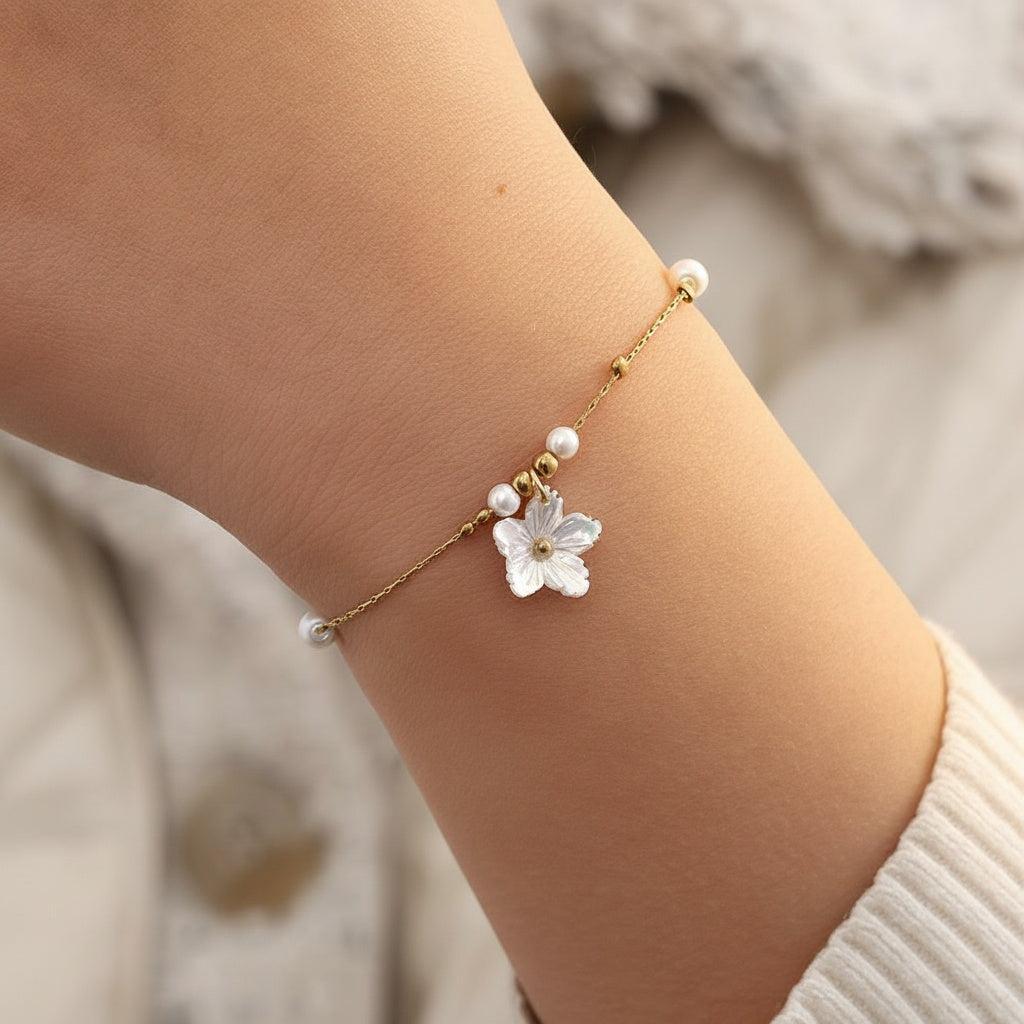 „Elinara“ Pearl Dots And Flower Armband