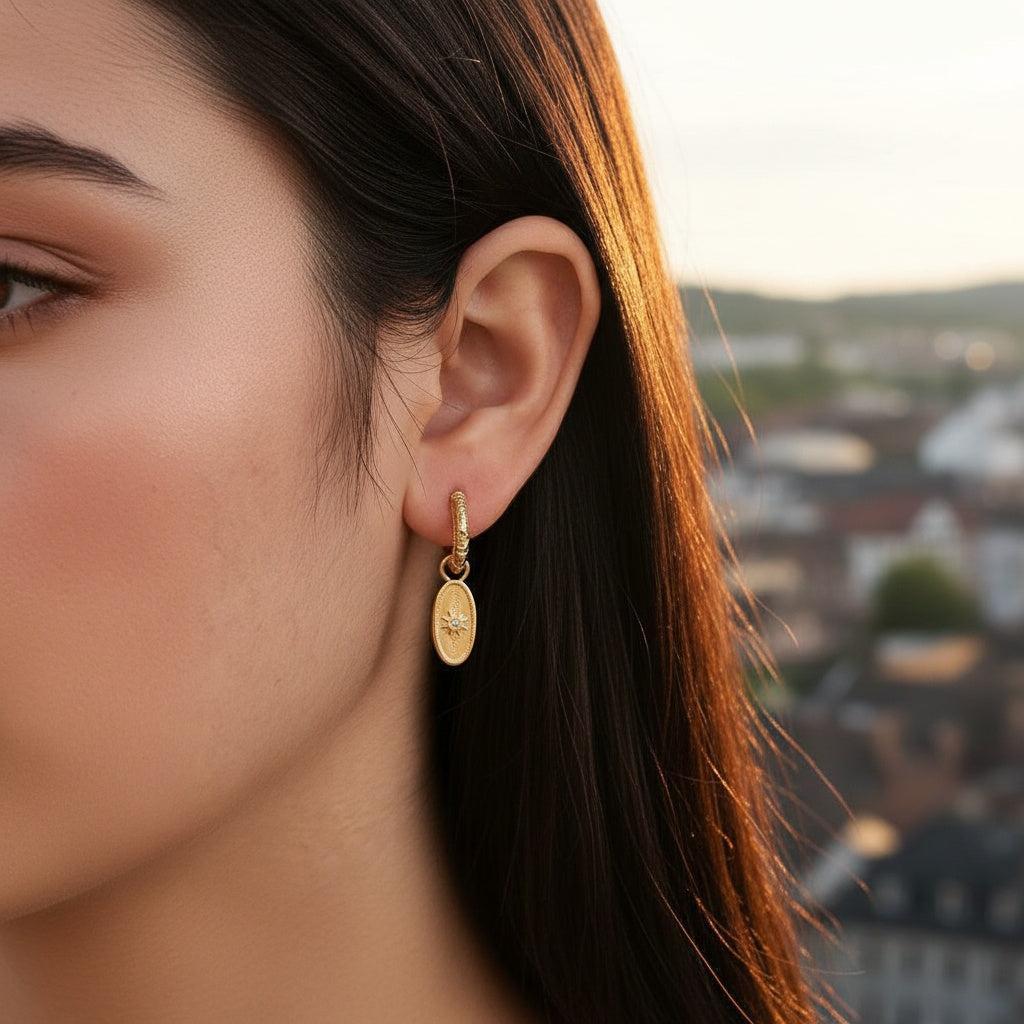„Elinella“ Oval Frame Vergoldete Ohrringe
