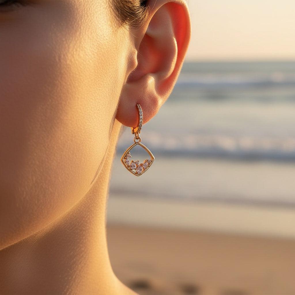 „Elonara“ Lovely Diamonds Frame Vergoldete Ohrringe