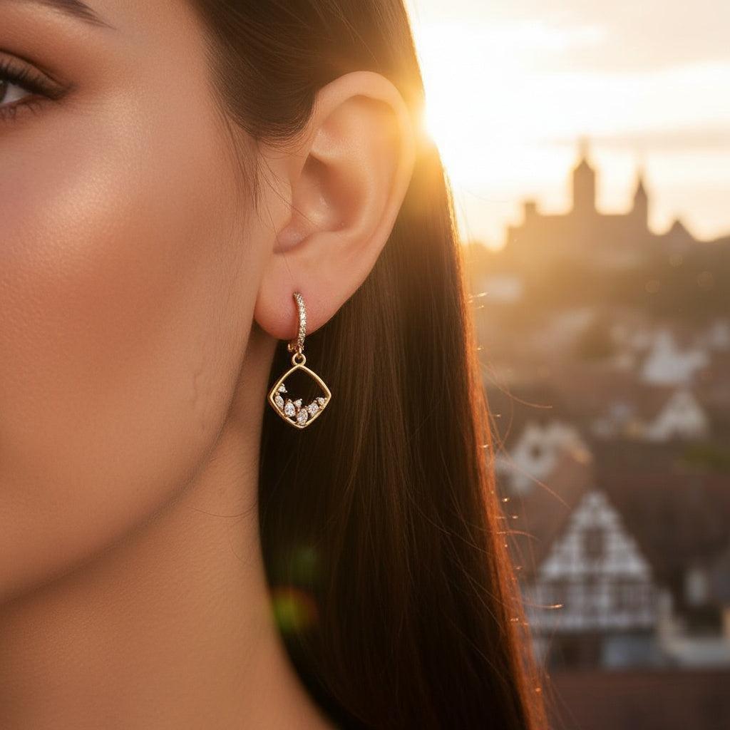 „Elonara“ Lovely Diamonds Frame Vergoldete Ohrringe
