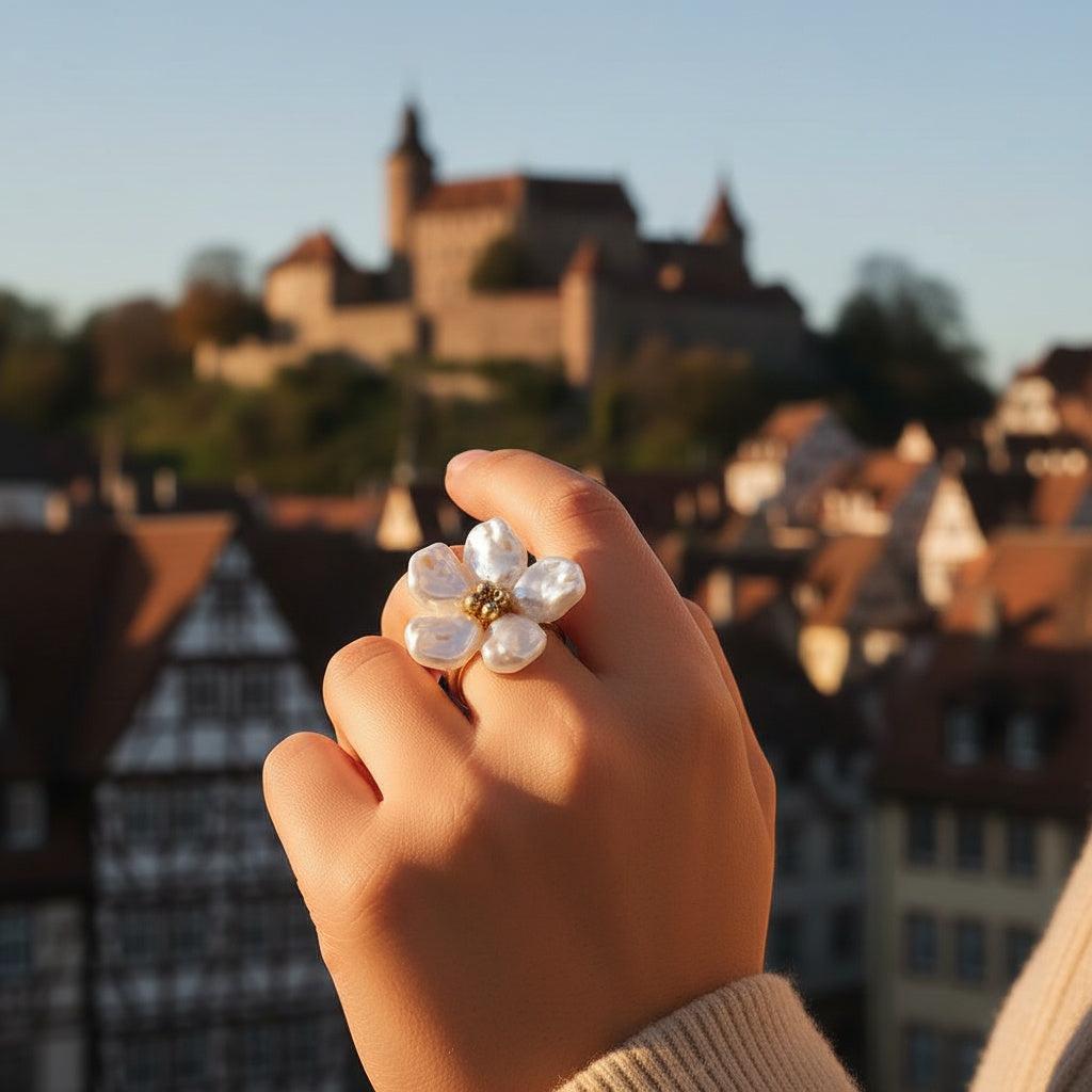 Elonellaa - Adjustable Pearl Flower Ring