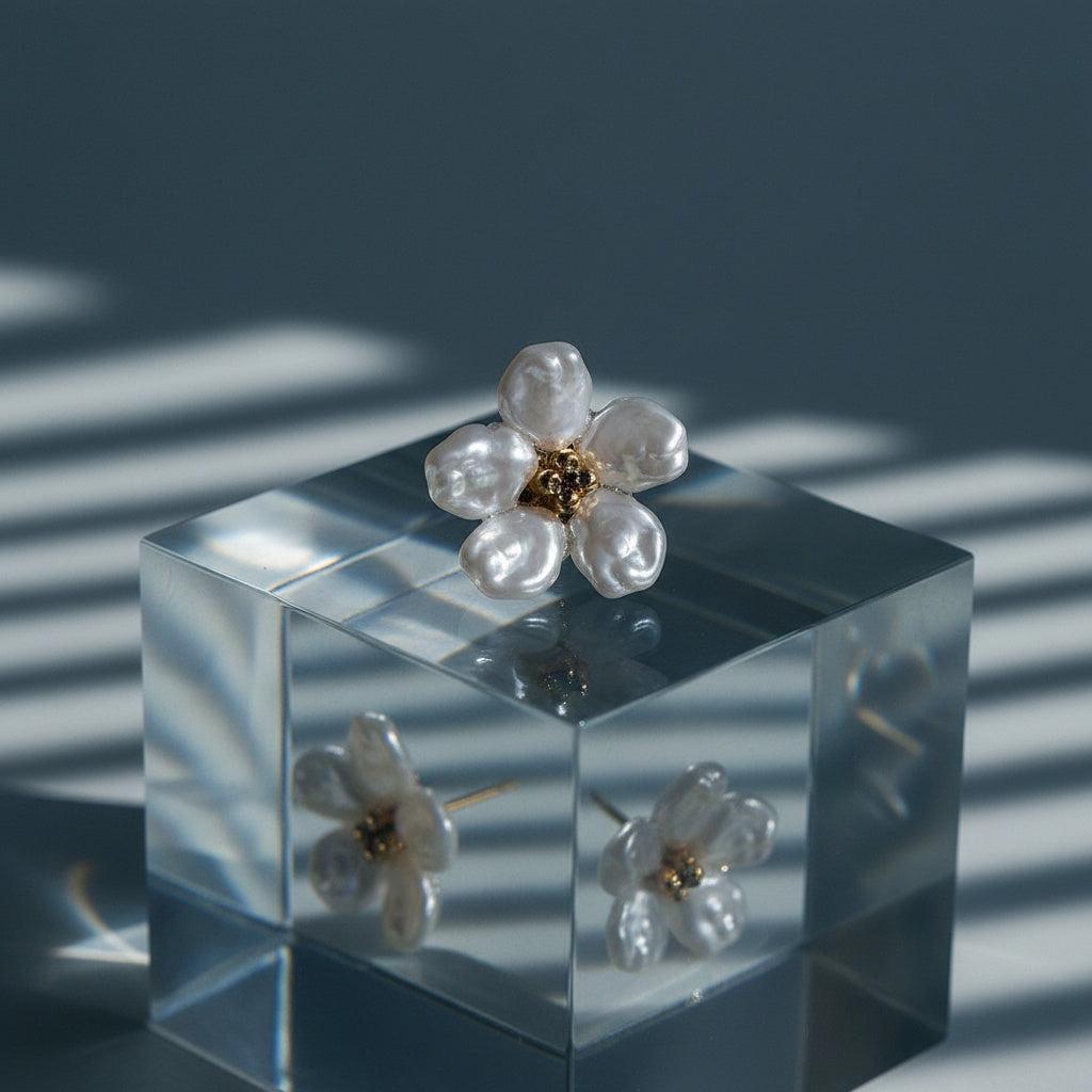 Elonellaa - Adjustable Pearl Flower Ring