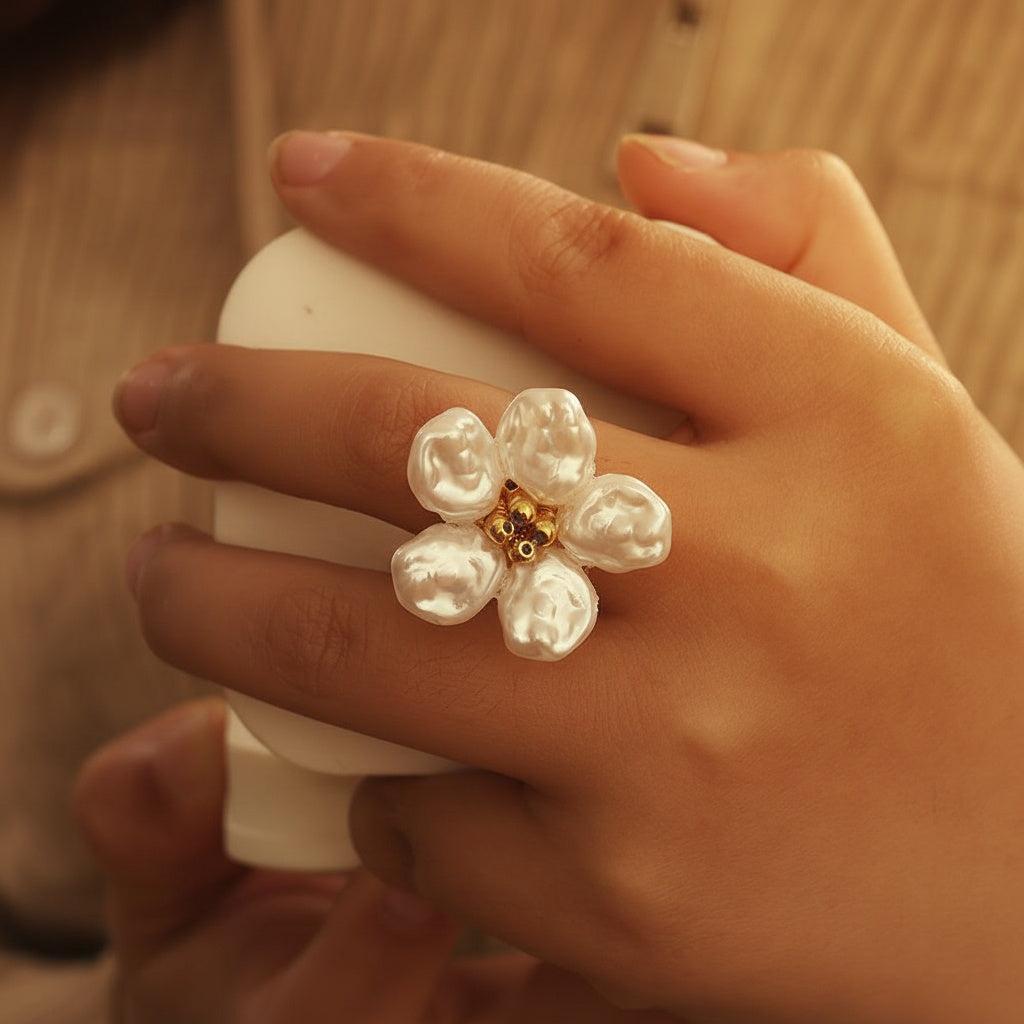 Elonellaa - Adjustable Pearl Flower Ring