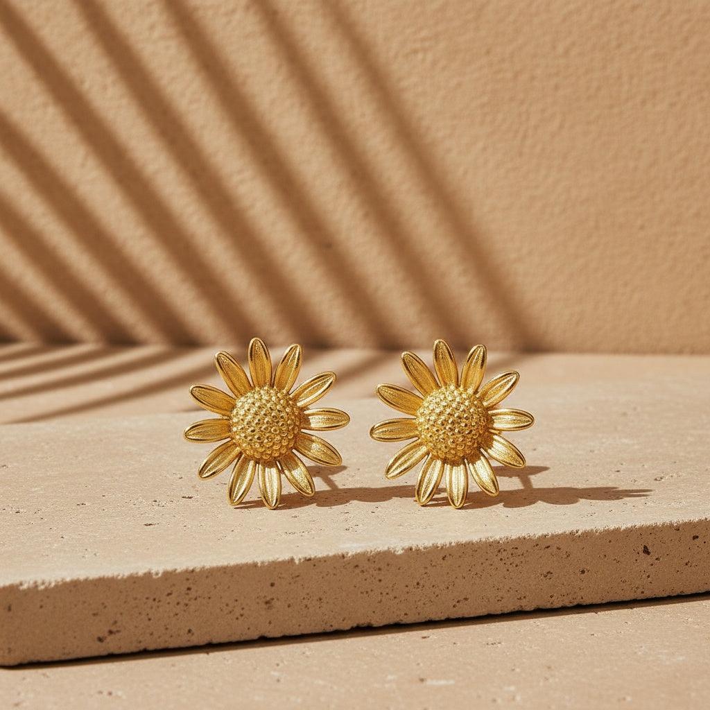 "Florina" – Goldfarbene Ohrstecker im Margeriten-Design (Vintage)