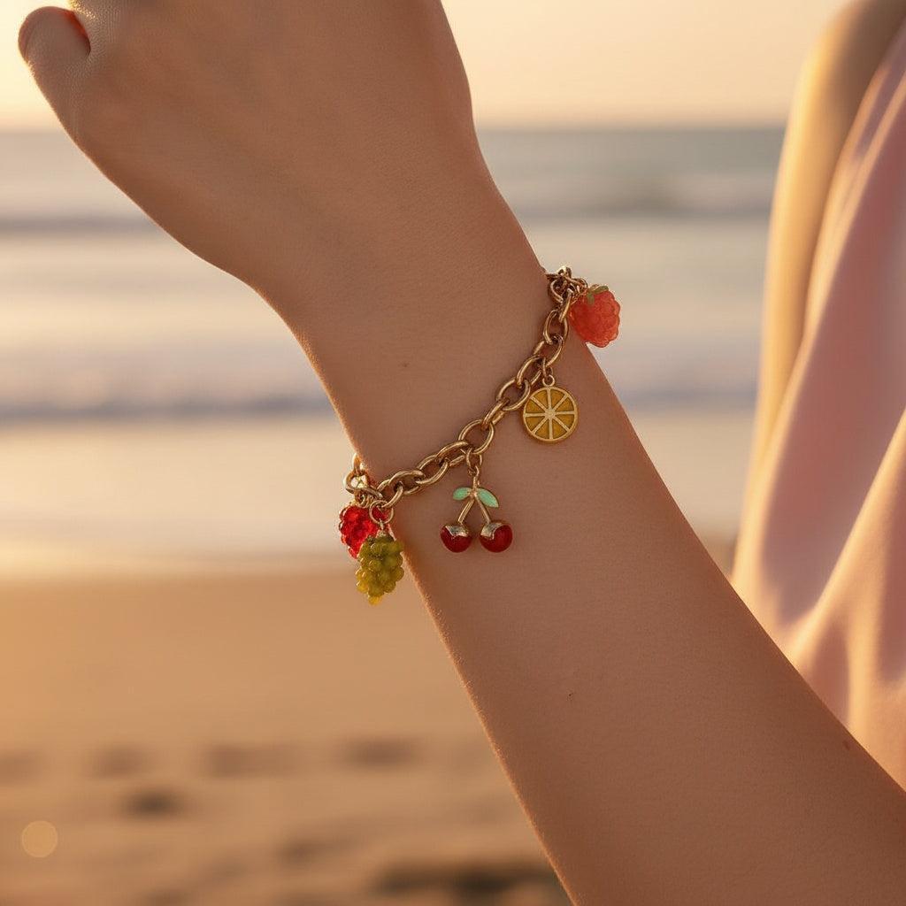 „Frunessa“ – Edelstahl-Arm­kette mit bunten Frucht-Charms, 17 cm + 3 cm