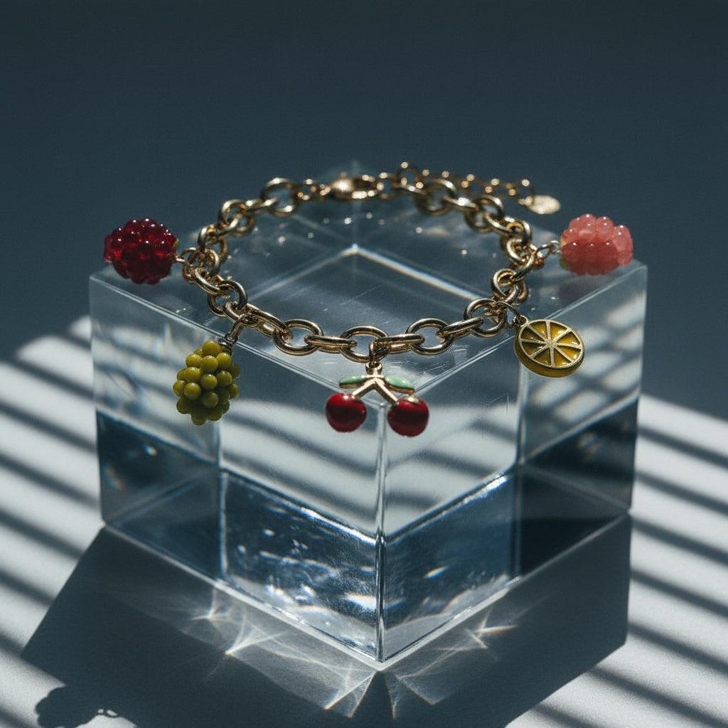 „Frunessa“ – Edelstahl-Arm­kette mit bunten Frucht-Charms, 17 cm + 3 cm