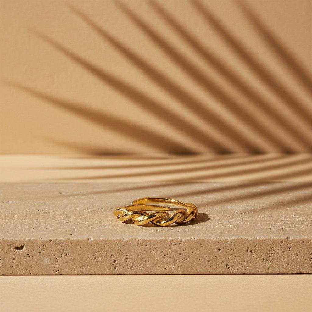 Ilanira - Fine Twist Ring