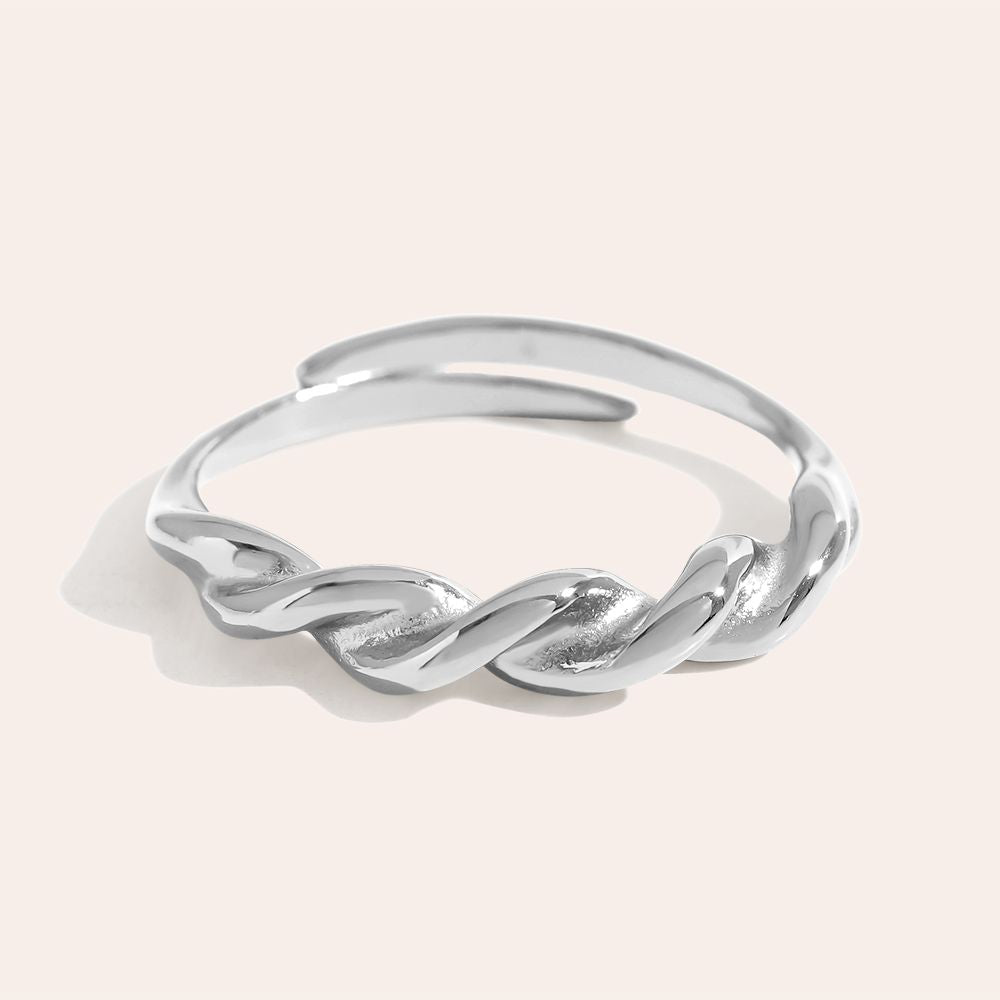 Ilanira - Fine Twist Ring