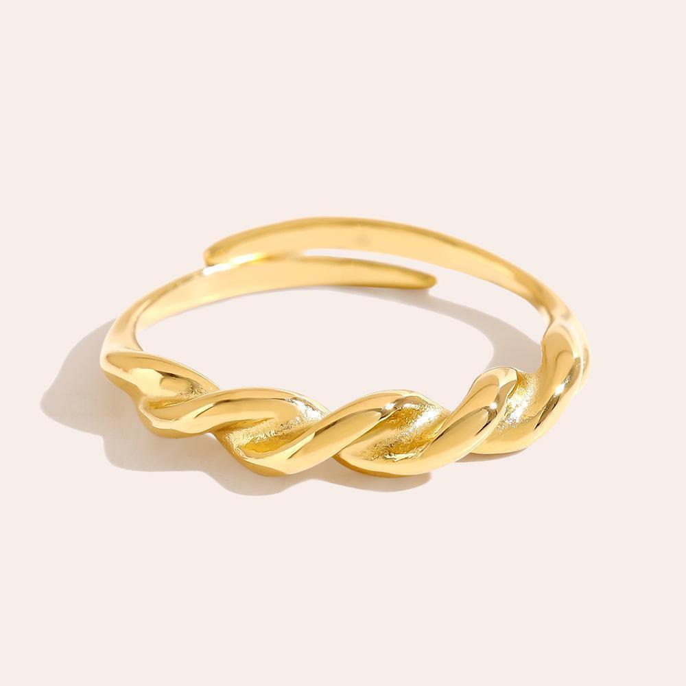 Ilanira - Fine Twist Ring-Goldharmonie