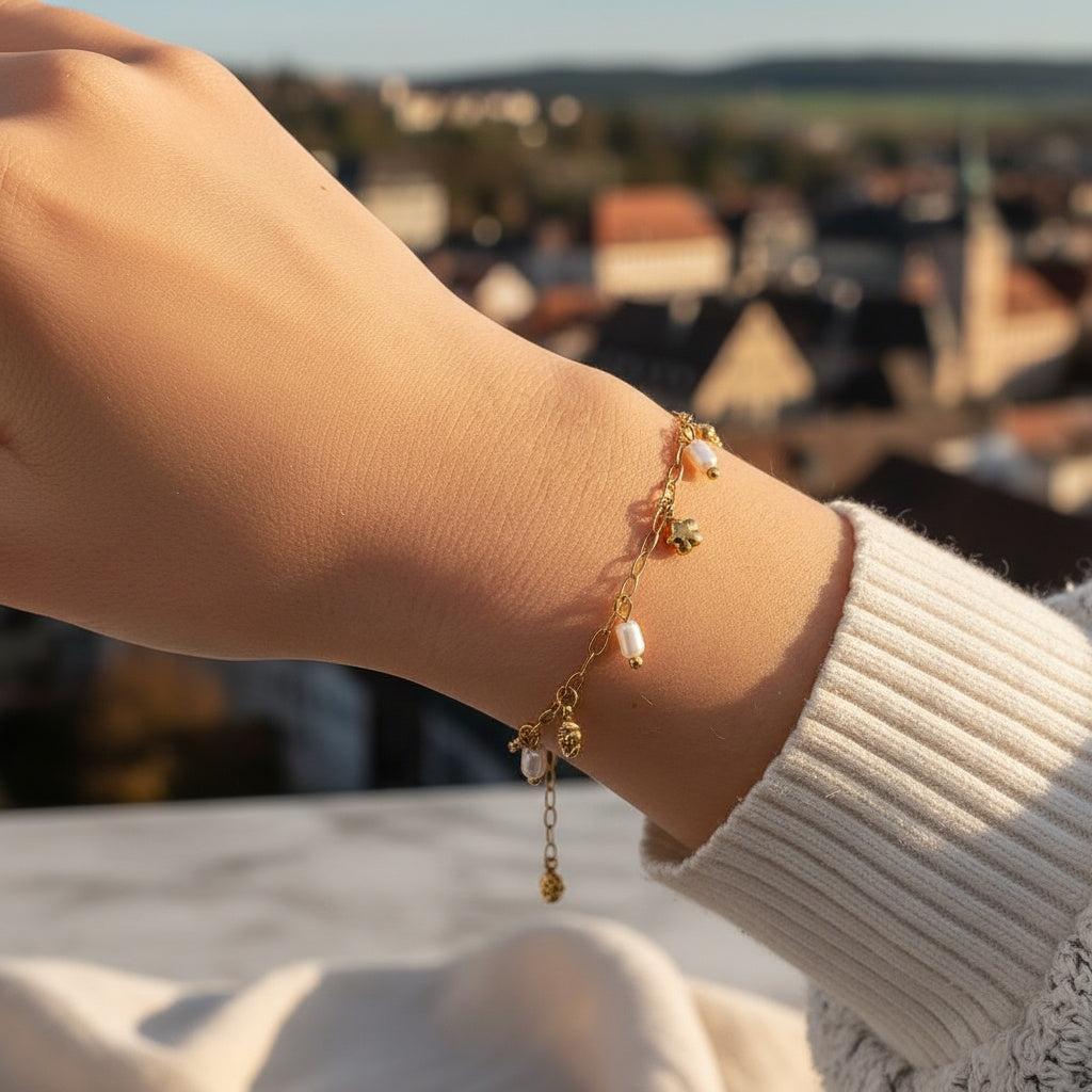 „Ilanora“ Mini Flower And Pearl Armband