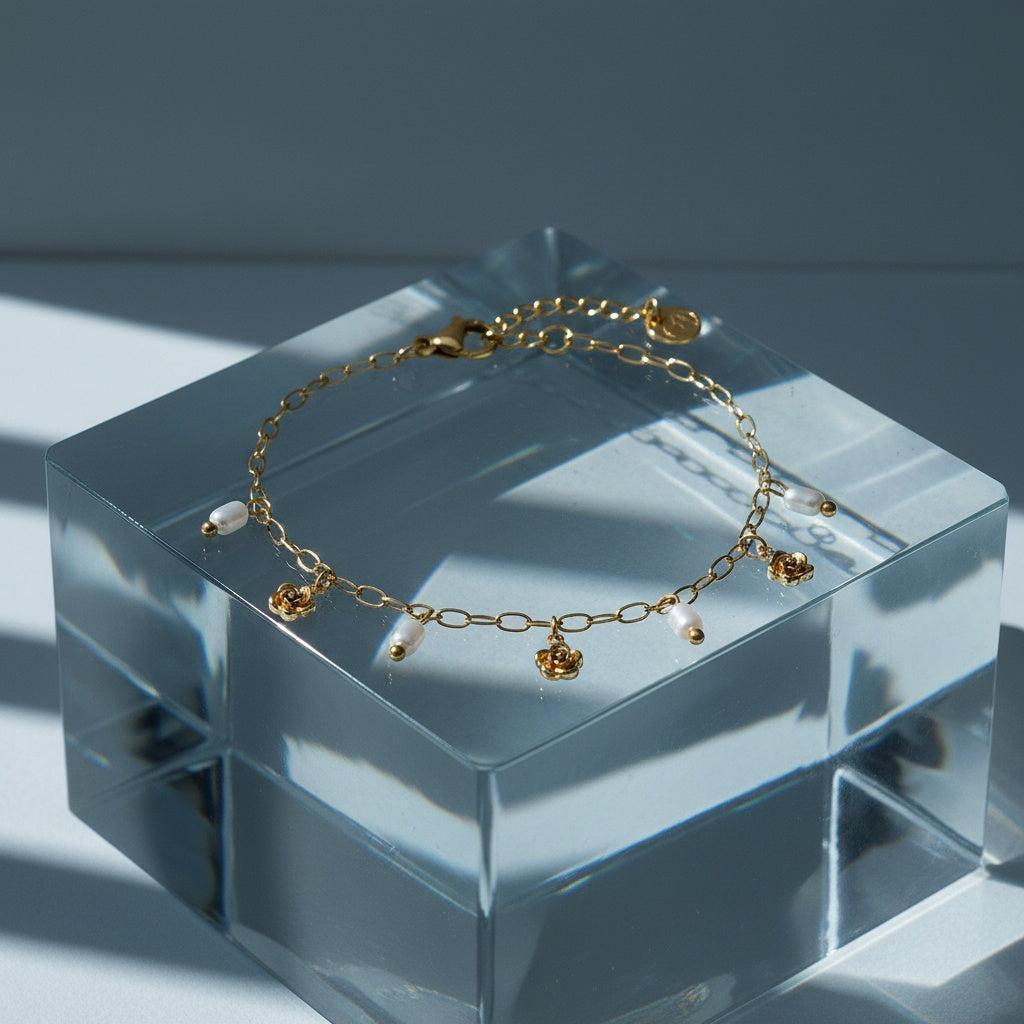 „Ilanora“ Mini Flower And Pearl Armband