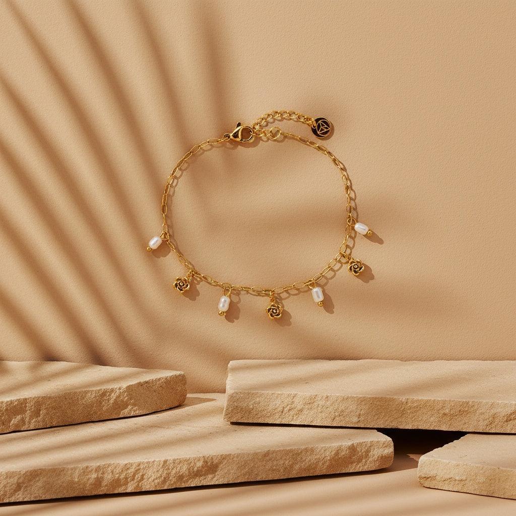 „Ilanora“ Mini Flower And Pearl Armband
