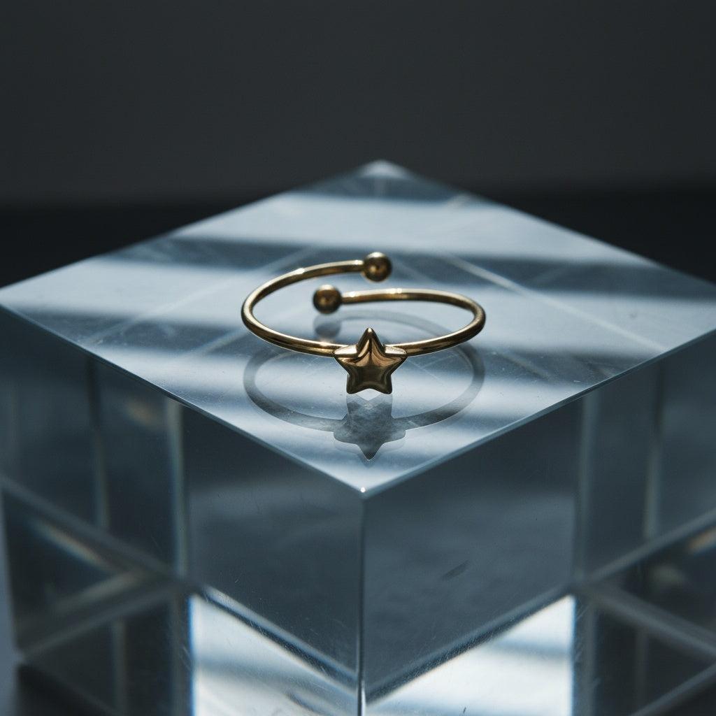 Iralin - Simple Star Ring