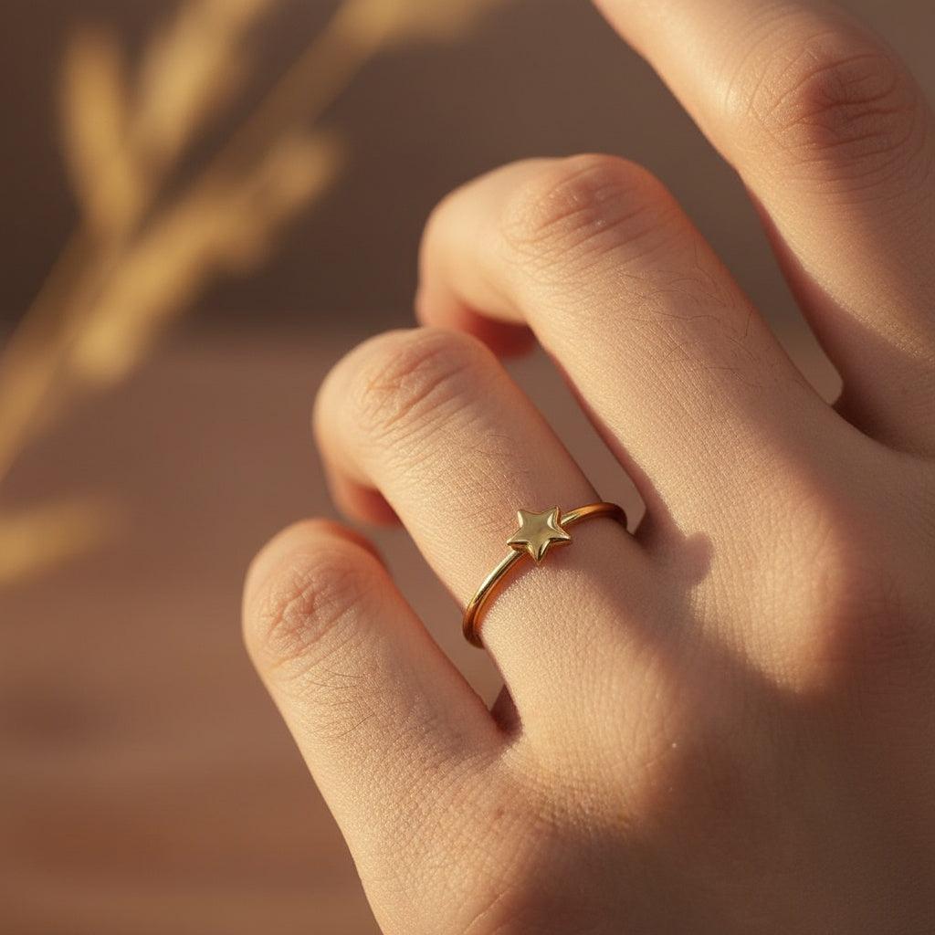 Iralin - Simple Star Ring