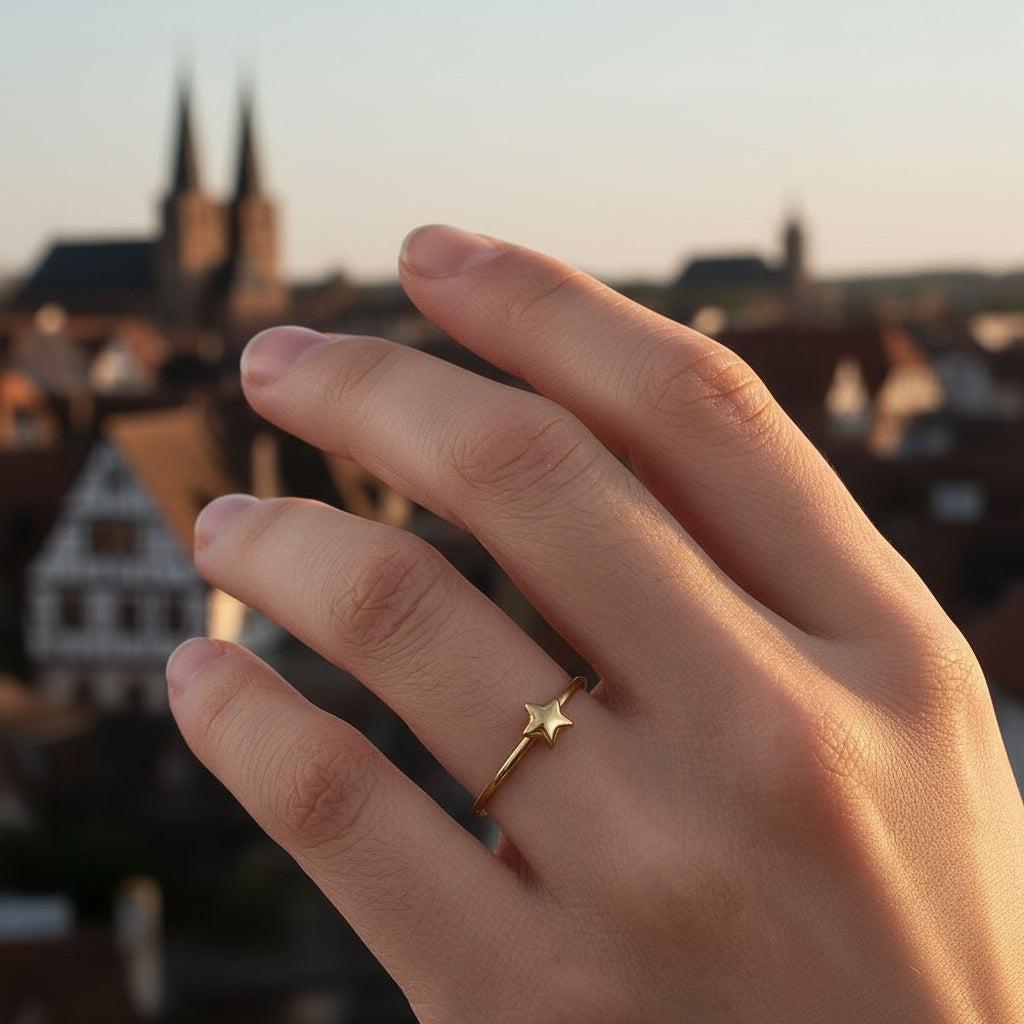 Iralin - Simple Star Ring