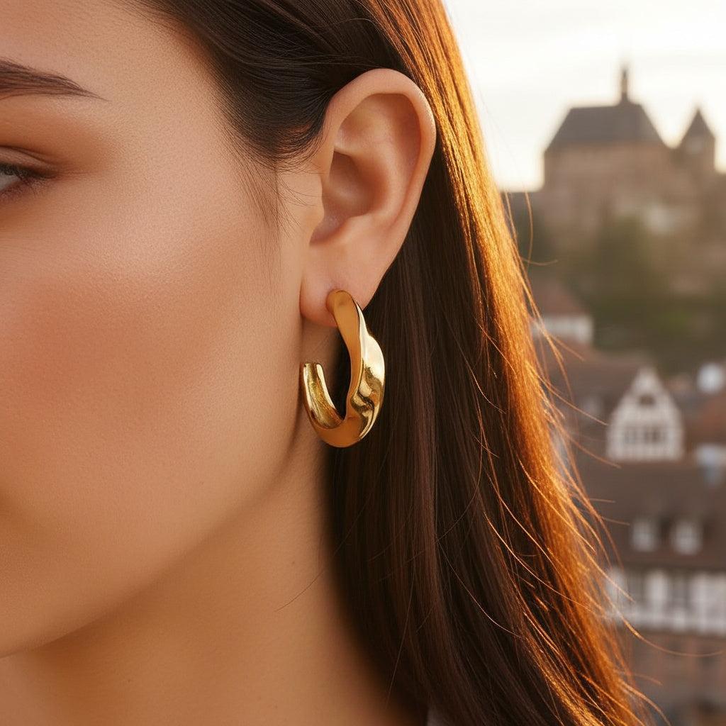 „Iramira“ Classic Twist Half Hoop Ohrringe